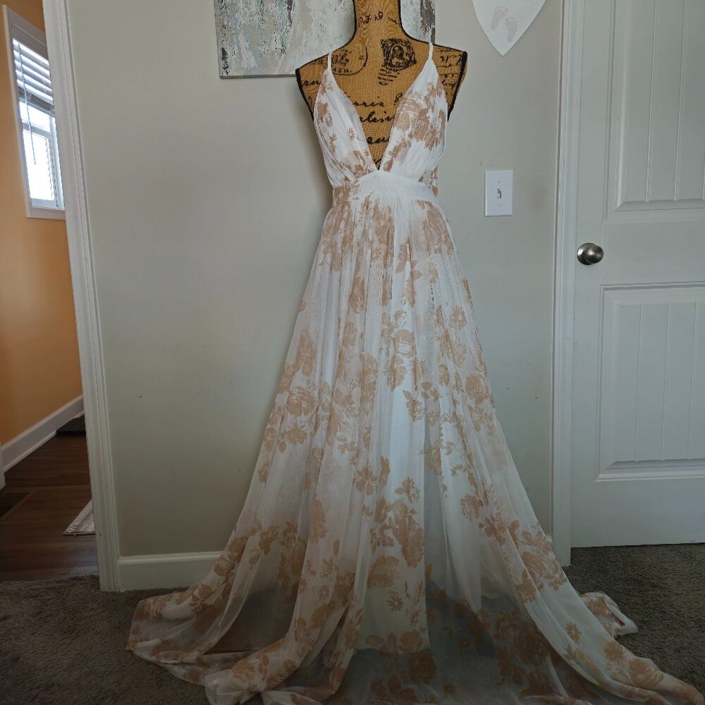 *SOLD* uxxel Lace Elegant Maxi Dress/Gown Size S